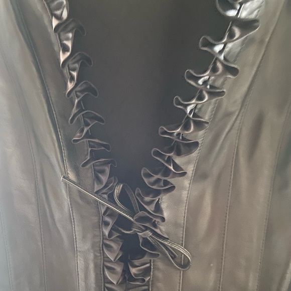 St John Collection by Marie Gray sz 8 leather jacket - Picture 3 of 9